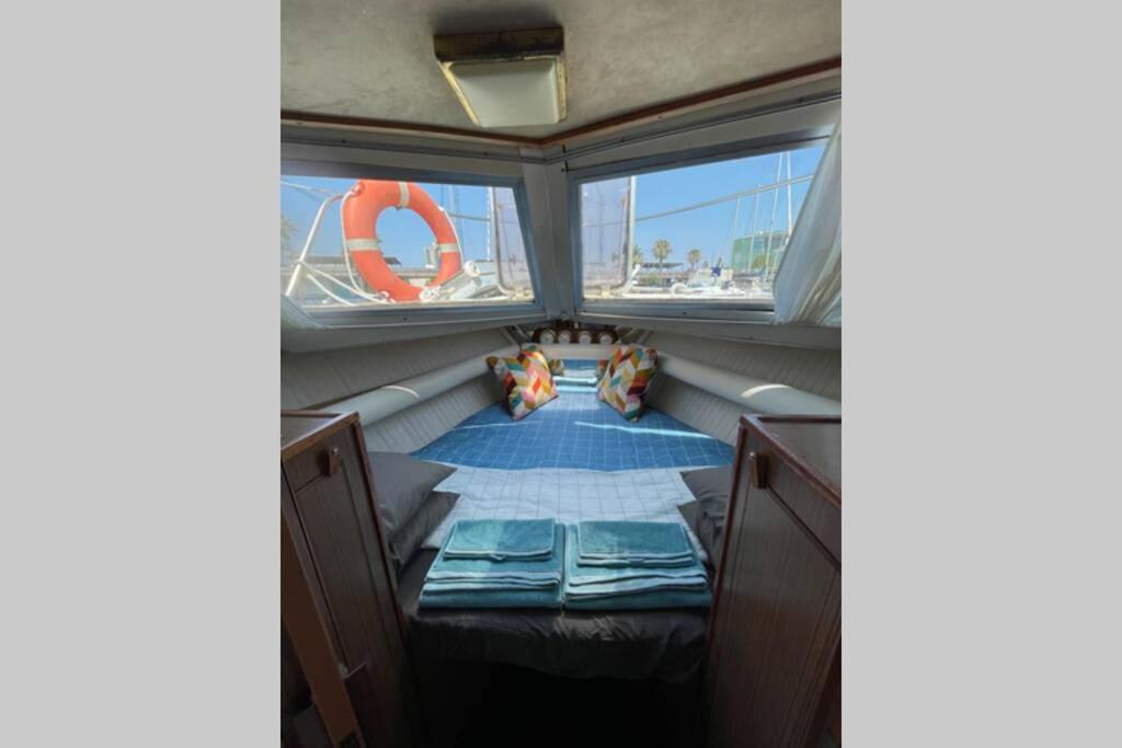 Beautiful 70S Vintage Yacht Boat In Barcelona Sant Adria de Besos Exterior foto