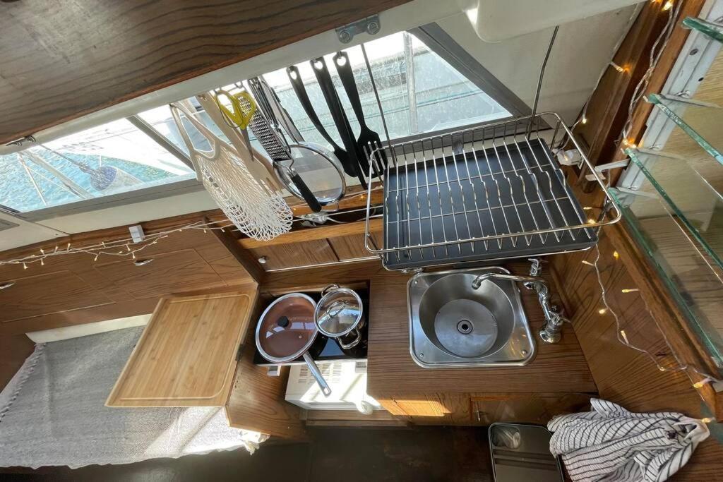 Beautiful 70S Vintage Yacht Boat In Barcelona Sant Adria de Besos Exterior foto