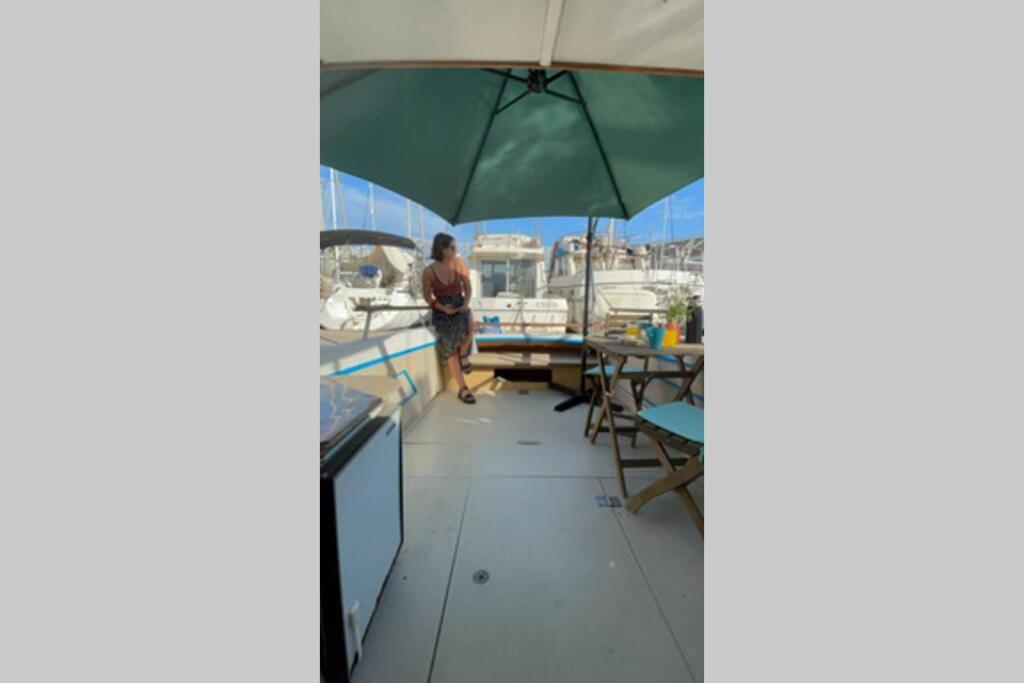 Beautiful 70S Vintage Yacht Boat In Barcelona Sant Adria de Besos Exterior foto