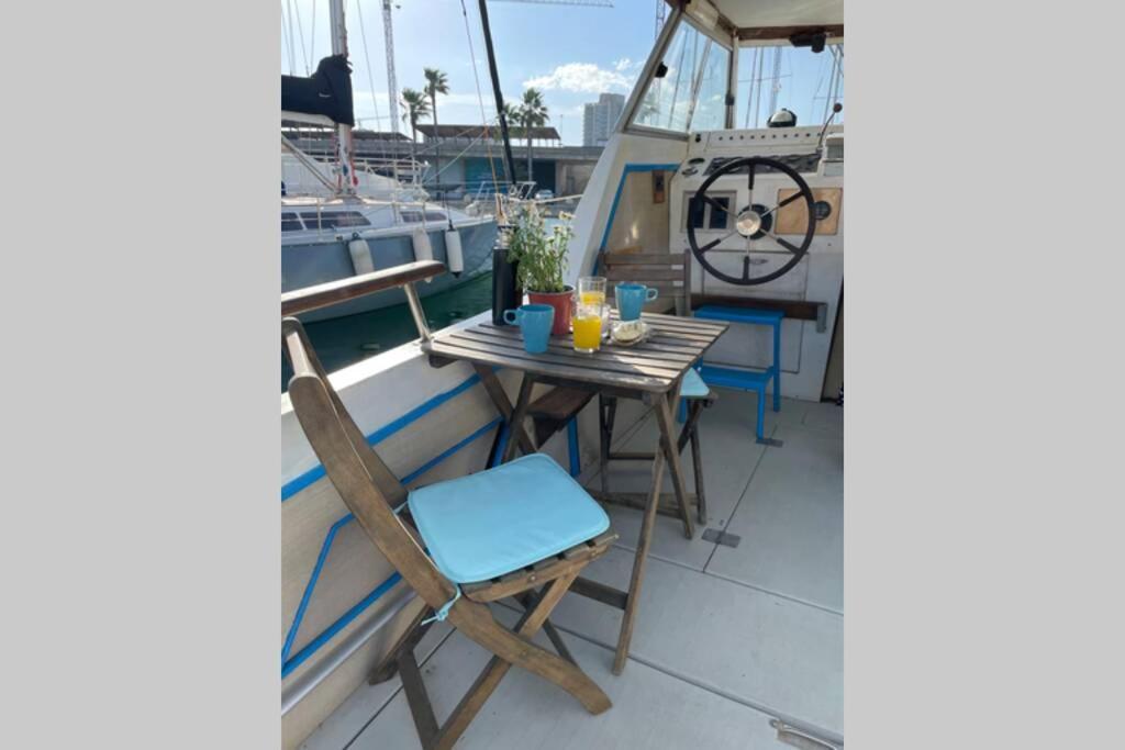 Beautiful 70S Vintage Yacht Boat In Barcelona Sant Adria de Besos Exterior foto