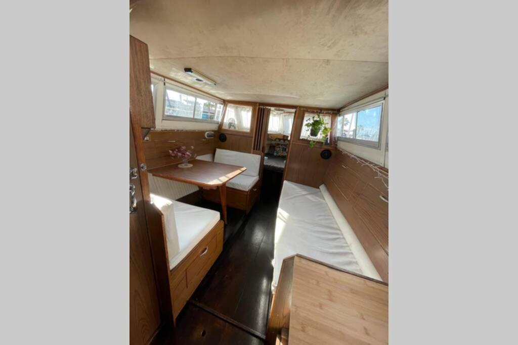 Beautiful 70S Vintage Yacht Boat In Barcelona Sant Adria de Besos Exterior foto