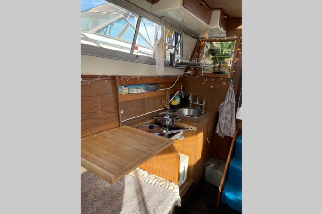 Beautiful 70S Vintage Yacht Boat In Barcelona Sant Adria de Besos Exterior foto