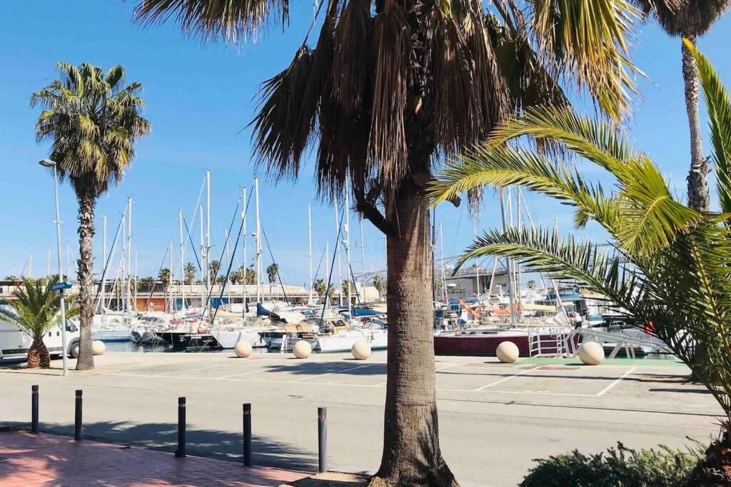 Beautiful 70S Vintage Yacht Boat In Barcelona Sant Adria de Besos Exterior foto