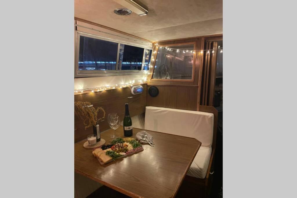 Beautiful 70S Vintage Yacht Boat In Barcelona Sant Adria de Besos Exterior foto