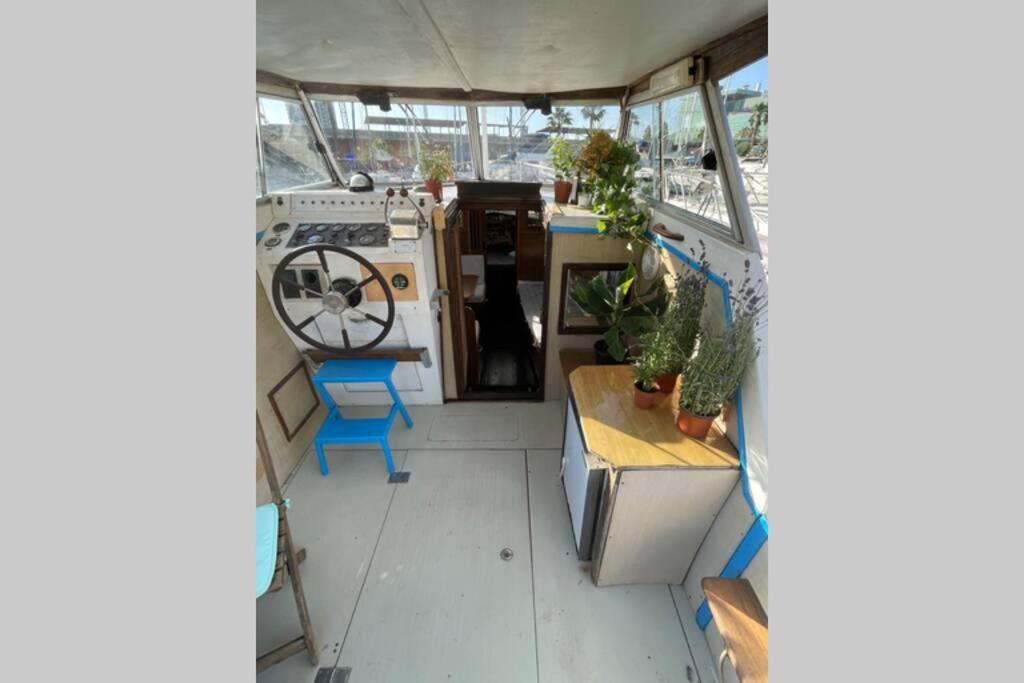 Beautiful 70S Vintage Yacht Boat In Barcelona Sant Adria de Besos Exterior foto