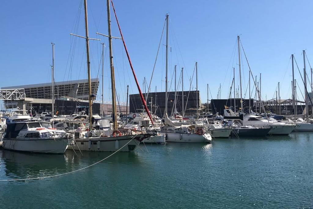 Beautiful 70S Vintage Yacht Boat In Barcelona Sant Adria de Besos Exterior foto