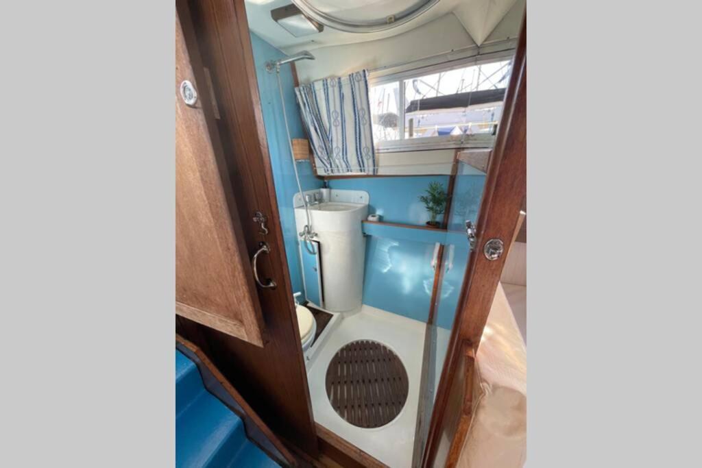 Beautiful 70S Vintage Yacht Boat In Barcelona Sant Adria de Besos Exterior foto