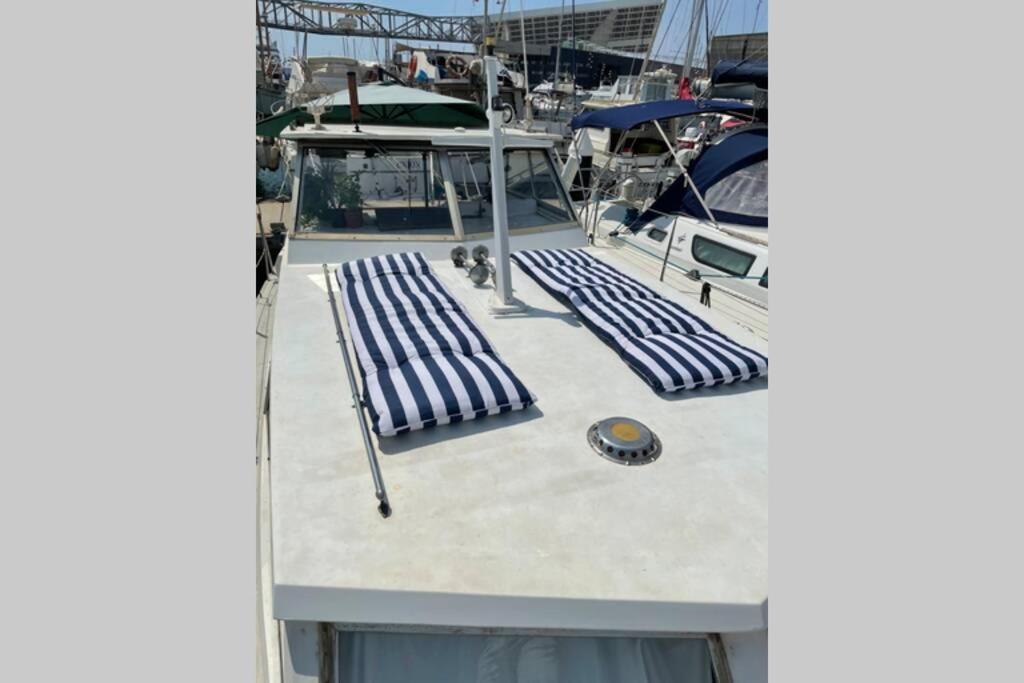 Beautiful 70S Vintage Yacht Boat In Barcelona Sant Adria de Besos Exterior foto