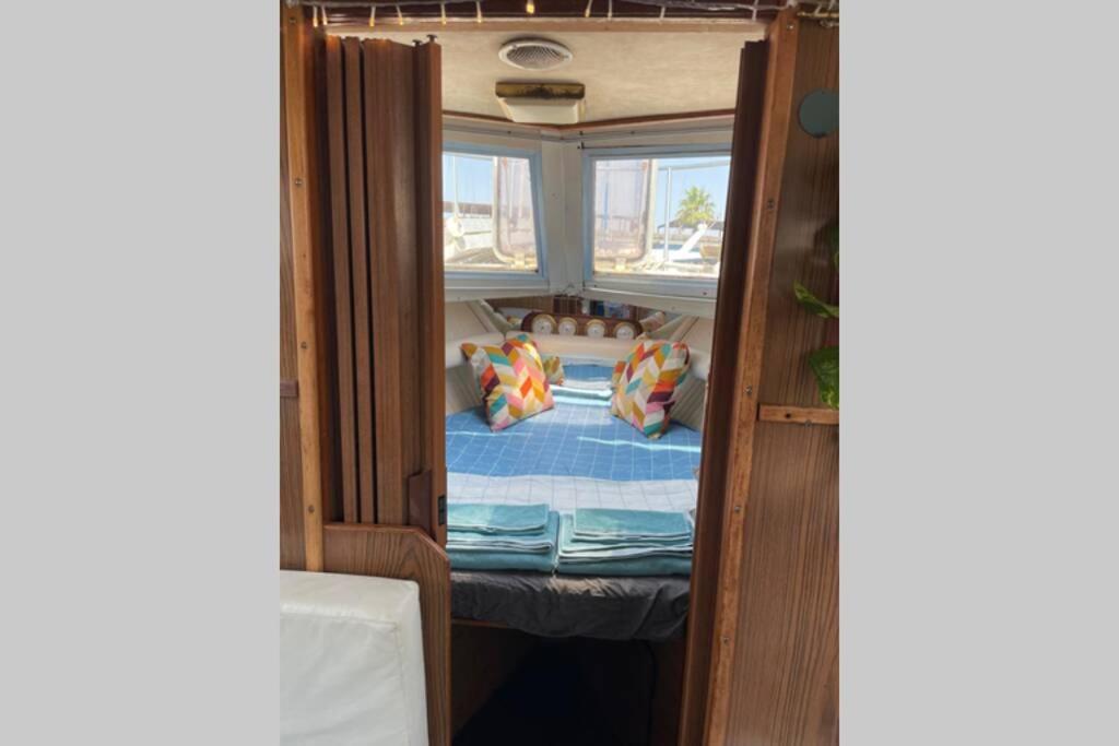 Beautiful 70S Vintage Yacht Boat In Barcelona Sant Adria de Besos Exterior foto